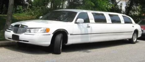 98-02_Lincoln_Town_Car_limousine.webp