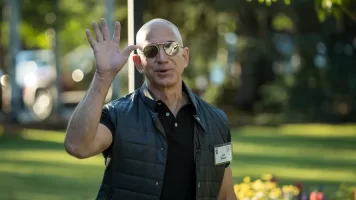 MW-GF781_bezos0_20180319234011_ZH.jpg MW-GF781_bezos0_20180319234011_ZH.jpg