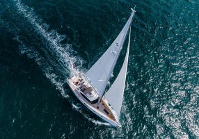 oyster-565-blue-water-sailing-yacht__FitMaxWzE5MjAsMTA4MF0.jpg