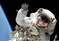 astronauts-fingernails-hands-shuttle_24798_990x742.jpg
