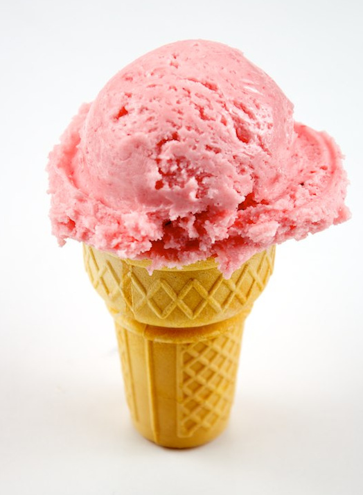 Strawberry_ice_cream_cone_%285076899310%29.jpg