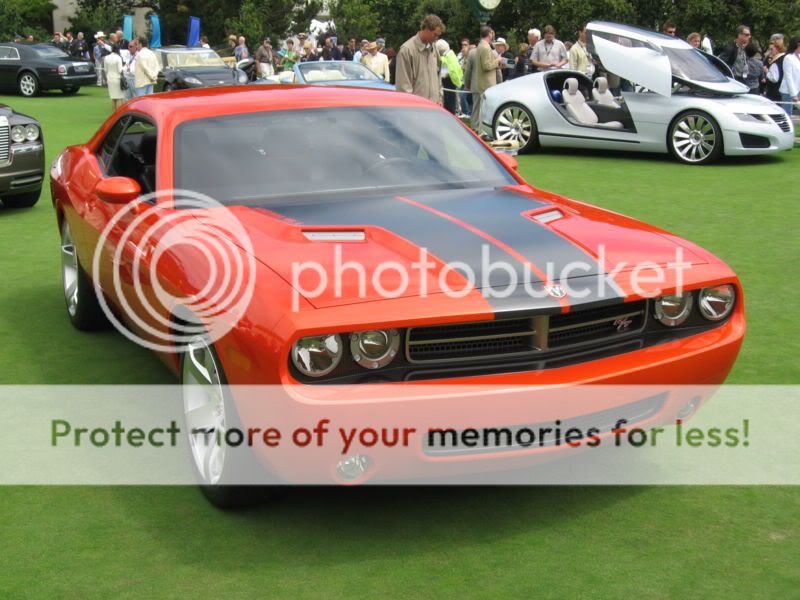 800px-Dodge_Challenger_2006_PBCdE.jpg