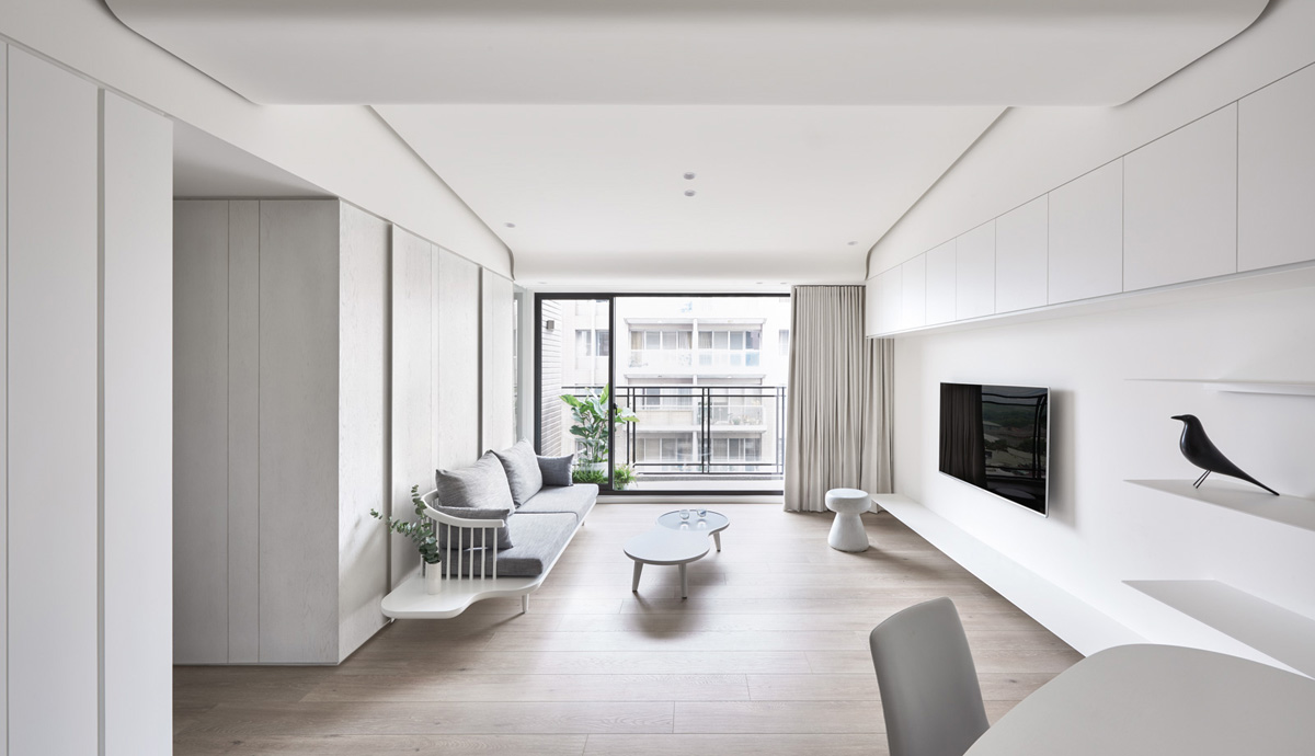 white-spacious-minimalist-interior.jpg