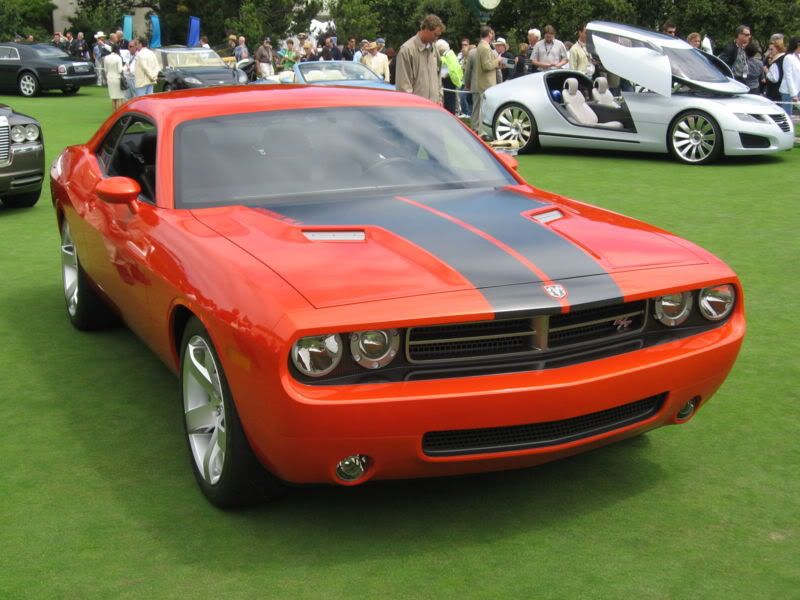 800px-Dodge_Challenger_2006_PBCdE.jpg