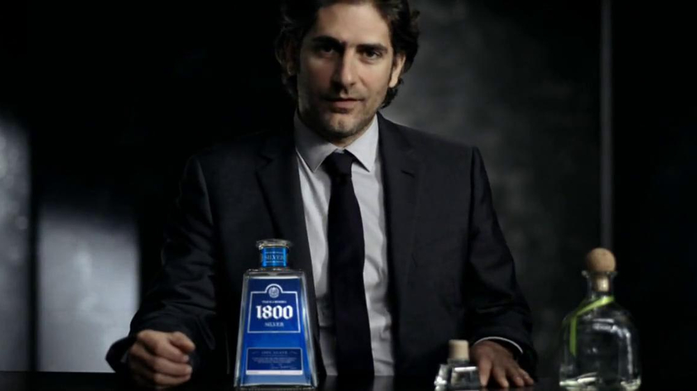 1800-tequila-silver-self-pouring-shot-feat-michael-imperioli-large-4.jpg