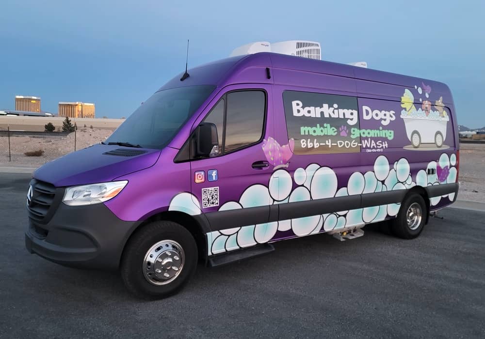 barking-dogs-mobiel-grooming-van-1.jpg